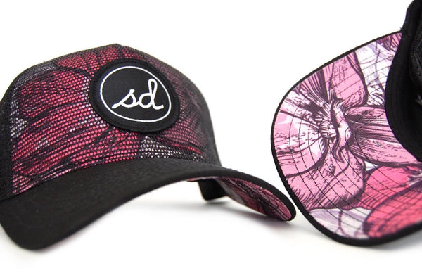 MAGNOLIA - CURVED BILL TRUCKER